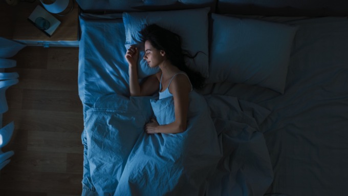 shutterstock 1427337869 1 - 熟睡アラームの効果は？人気の睡眠アプリの使い方や口コミを解説！